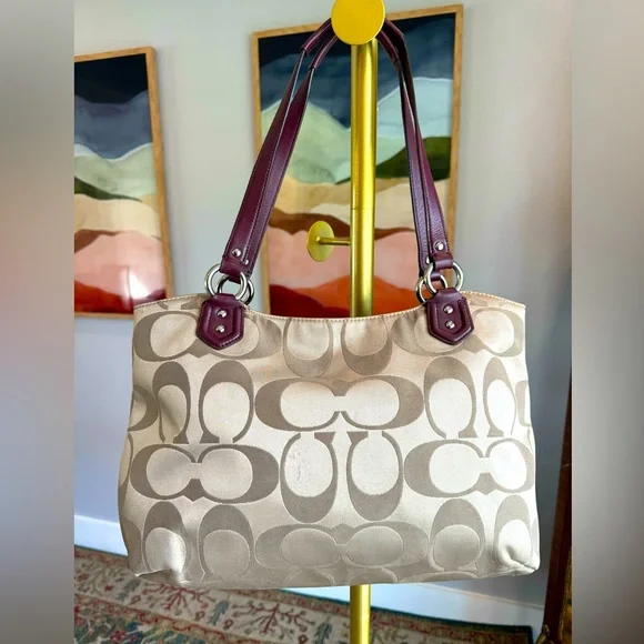 Coach Tan Shoulder Bag with Signature Design - Never Used - Picture 4 of 15